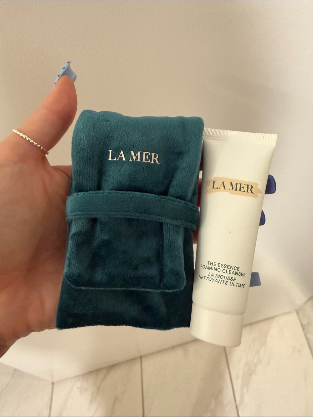 Brand New La Mer Bundle Face Roller + Essence Foaming Cleanser with Velvet Pouch